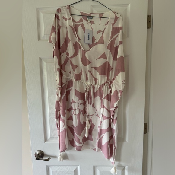 NWT - Poolside Paradiso - Floral Cover Up - Size M/L - Picture 2 of 4